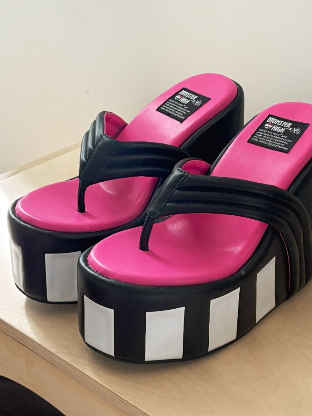 MONSTER HIGH x YRU WAVE Black/White Platform Sandals - Size 8 - New